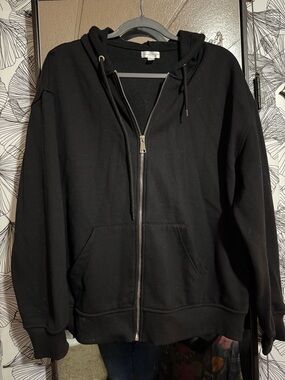 Black Full-Zip Hoodie Sweatshirt with Hood and Pockets